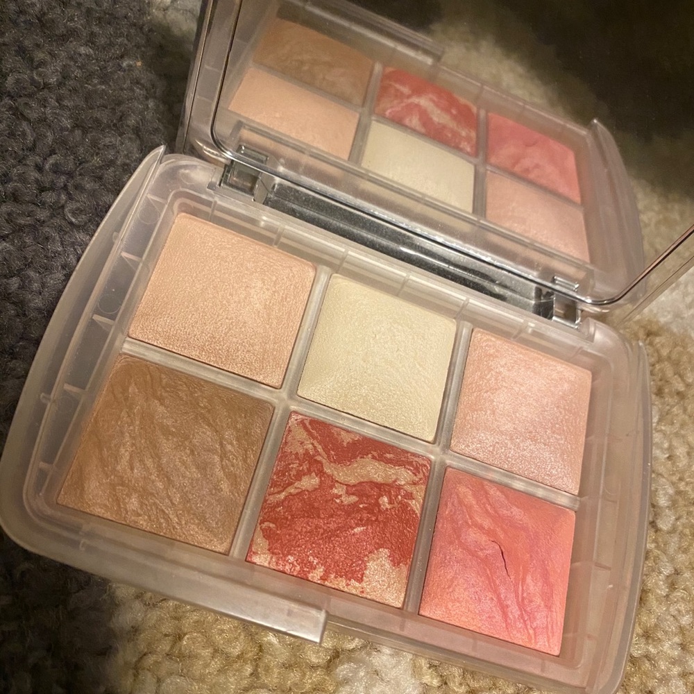 Hourglass Ghost palette